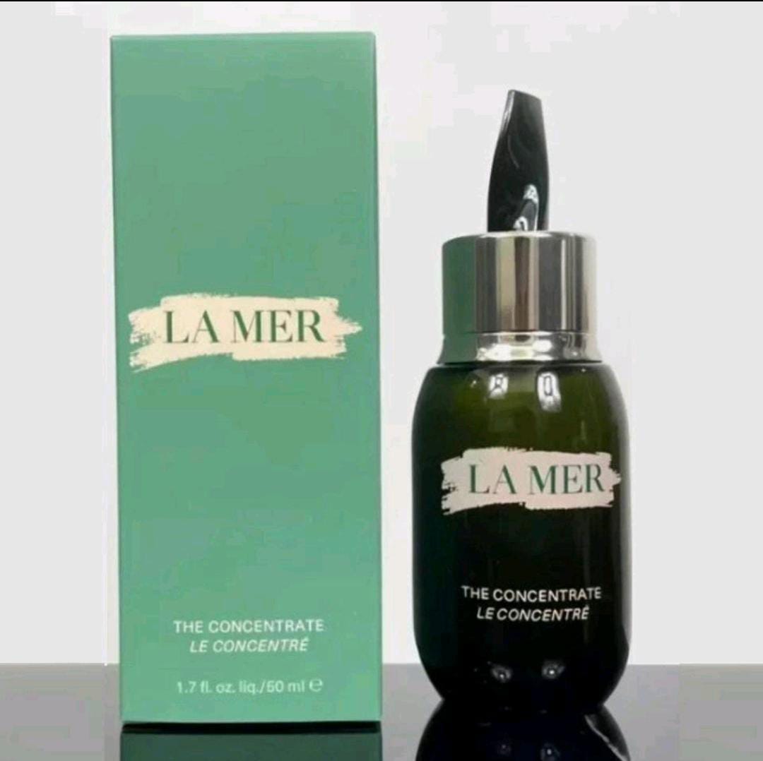 La Mer The Concentrate facial skincare treatment in a green box with a dark bottle, silver collar, and dropper, 50ml / 1.7 fl oz.